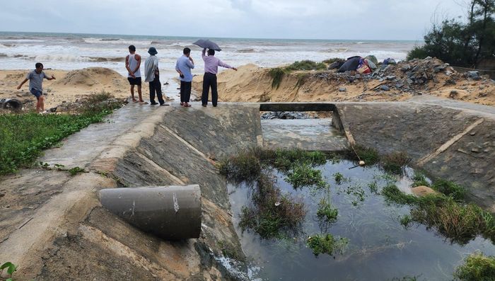 Kiểm tra hiện trạng và tìm phương án khắc phục lâu dài đối với bãi biển Phú Diên 
