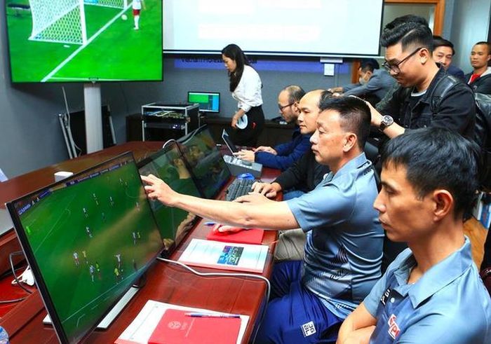 Trước mắt VAR sẽ xuất hiện 4 trận/vòng tại V-League