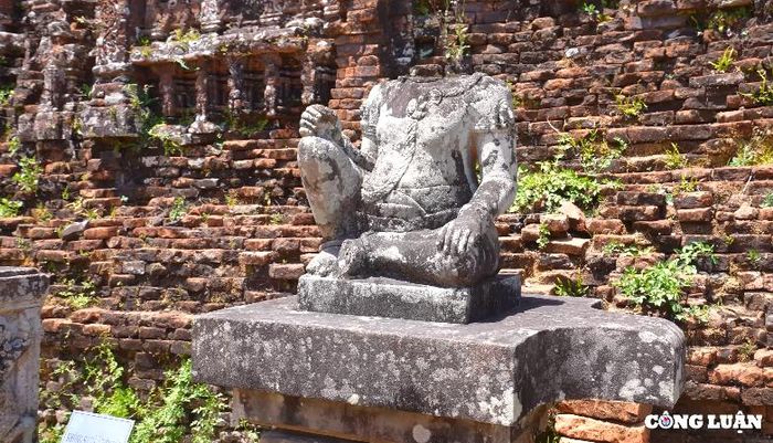  Khu di tích Mỹ Sơn không chỉ là kiệt tác của nền kiến trúc Champa. Mà còn ghi dấu ấn bởi nền văn hóa khu vực Đông Nam Á, tiêu biểu là Ấn Độ giáo. 