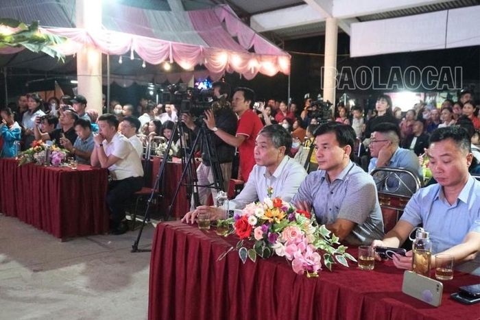  Đại biểu dự chương trình ra mắt Câu lạc bộ văn hóa dân ca, dân vũ dân tộc Tày xã Hợp Thành. 