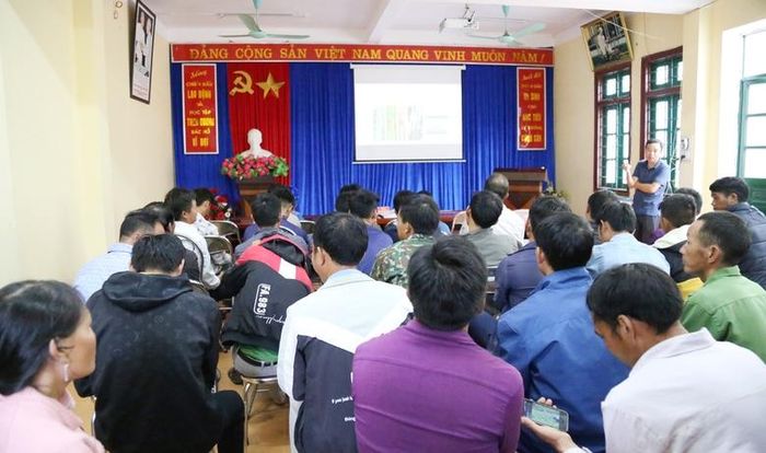  Tập huấn kỹ thuật chăn nuôi và trồng trọt theo hướng hữu cơ gắn với tiêu thụ sản phẩm cho nông dân. 