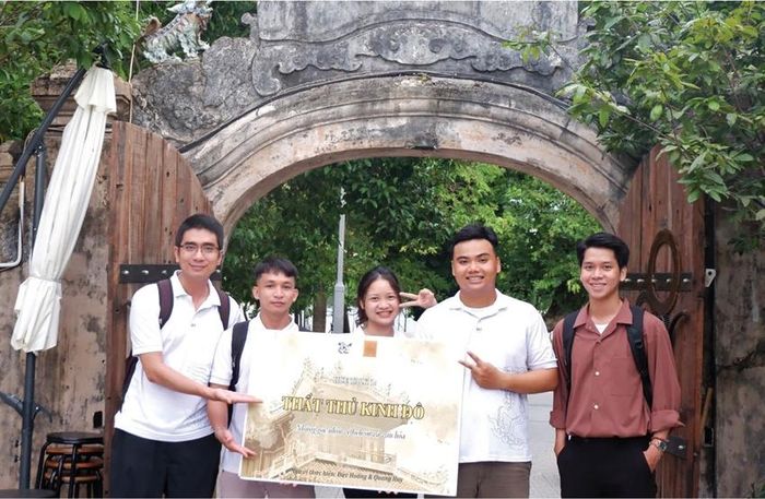 Các thành viên của Nhóm Journeys in Hue