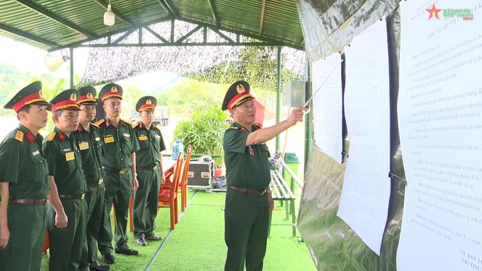  Thiếu tướng Dương Xuân Nam, Cục trưởng Cục Xe-Máy chỉ đạo triển khai chấm thi "Thực hành lái xe".