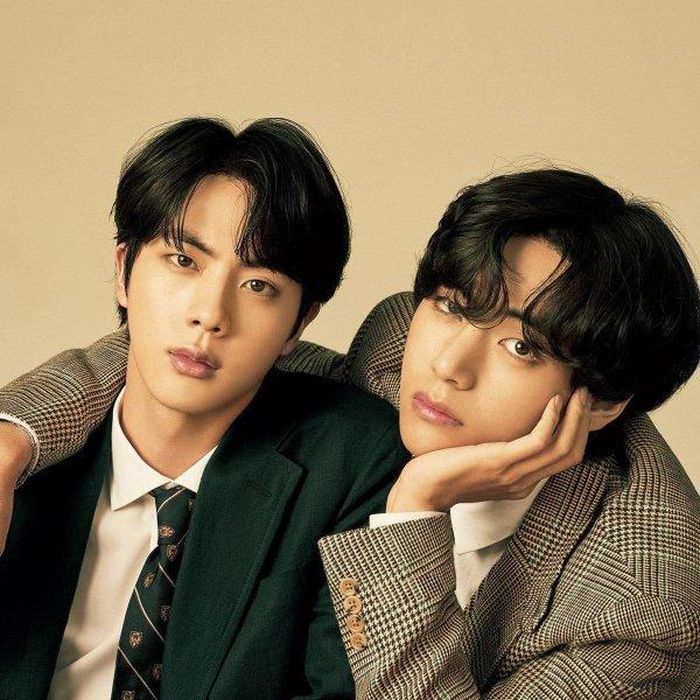 Bộ đôi nhan sắc của BTS chiếm trọn Top 2 với con số siêu ấn tượng