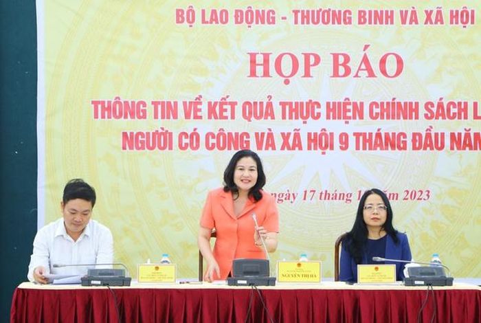 Thứ trưởng Bộ LĐTB&XH Nguyễn Thị Hà thông tin về kết quả thực hiện chính sách lao động, người có công và xã hội 9 tháng năm 2023 - Ảnh: VGP/Thu Cúc