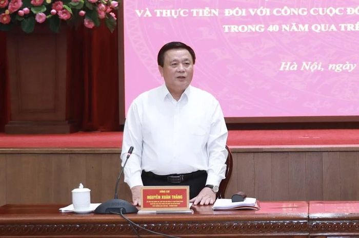 Đồng chí Nguyễn Xuân Thắng phát biểu tại hội nghị.