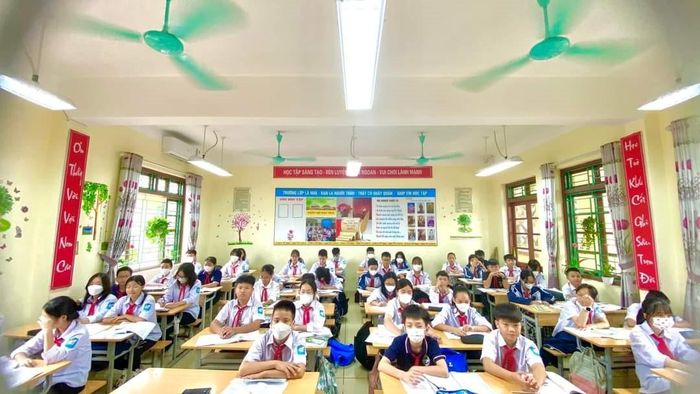 Cơ sở vật chất, trang thiết bị giáo dục Trường THCS Tân Hồng được đổi mới theo hướng hiện đại hóa