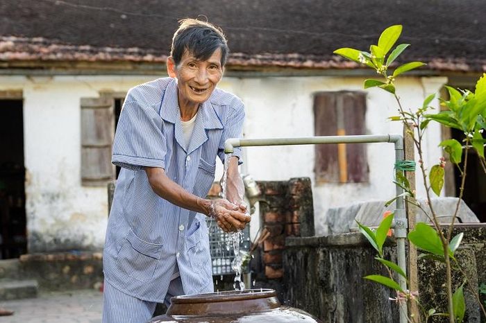 Nước sạch không chỉ giúp người dân miền Trung vơi bớt khó khăn mà còn đem hy vọng về một tương lai tươi sáng hơn.