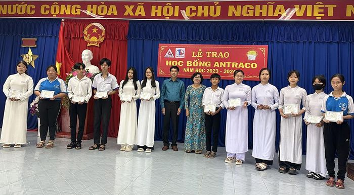 Trao học bổng Antraco