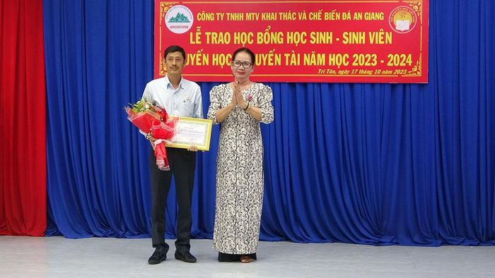 Hội Khuyến học huyện Tri Tôn tri ân Công ty TNHH MTV Khai thác và Chế biến đá An Giang