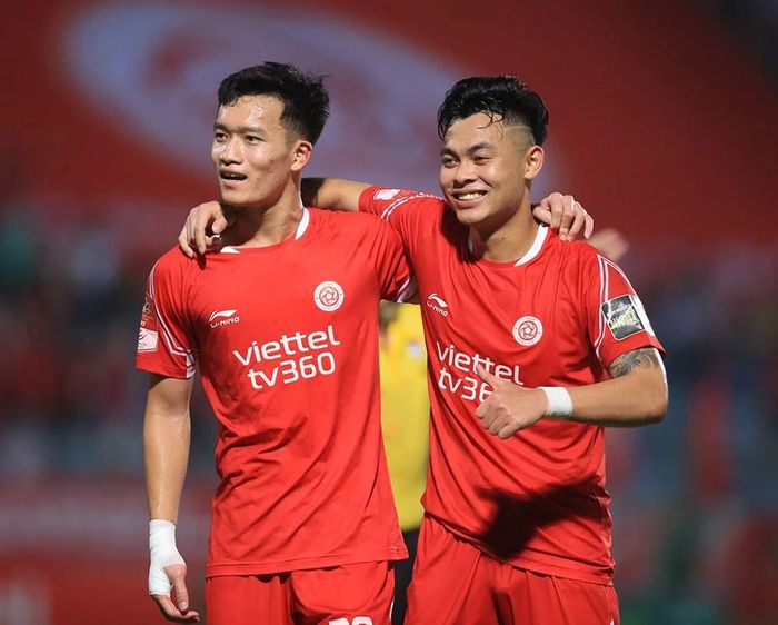  Tiền vệ Nguyễn Hoàng Đức vẫn sẽ là ngôi sao sáng nhất bên phía Câu lạc bộ Viettel. Ảnh tư liệu: VPF 