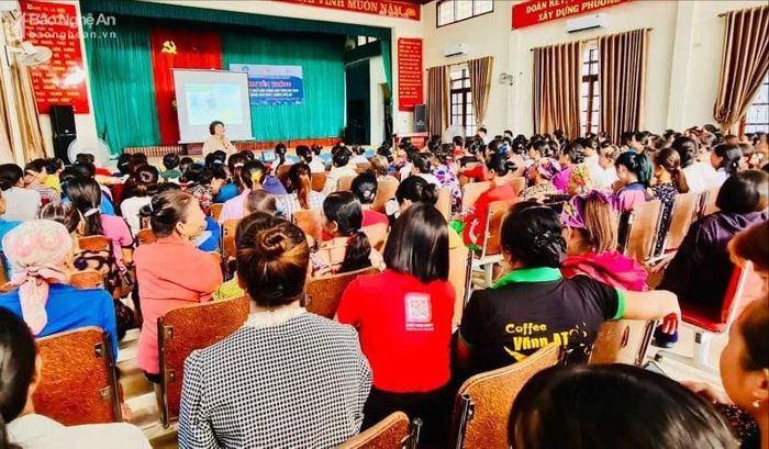 Buổi truyền thông về vấn đề mất cân bằng giới tính khi sinh do Chi cục Dân số - KHHGĐ tỉnh tổ chức. Ảnh: DSNA