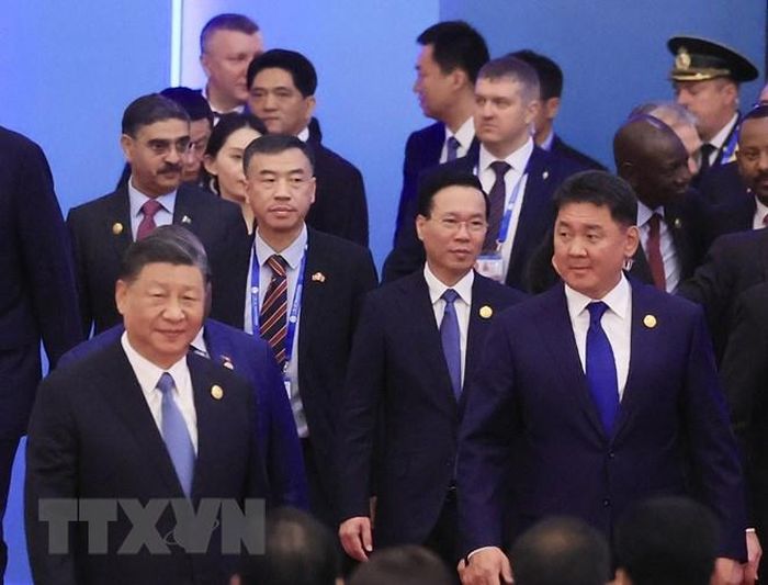Chủ tịch nước Võ Văn Thưởng, Chủ tịch Trung Quốc Tập Cận Bình và lãnh đạo các nước đến dự Lễ Khai mạc. (Ảnh: Thống Nhất/TTXVN)