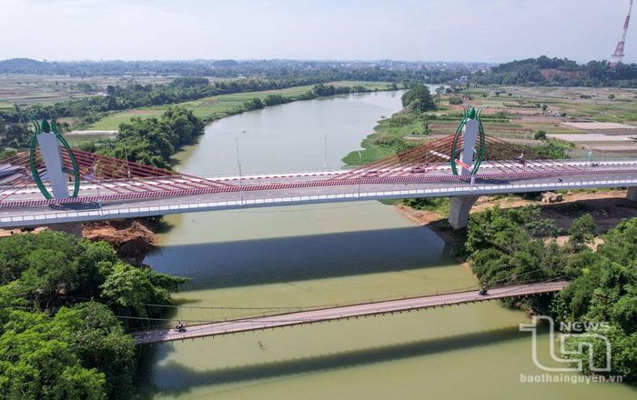 Cầu Huống Thượng sẽ góp phần thúc đẩy phát triển kinh tế - xã hội, tạo diện mạo hiện đại cho đô thị TP. Thái Nguyên; chia sẻ áp lực giao thông cho cầu Gia Bẩy, cầu Bến Tượng và cầu Cao Ngạn hiện nay.