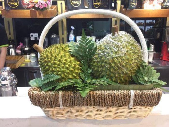 Khách hàng có thể chọn từng loại trái cây ưng ý và được cửa hàng gói quà tặng miễn phí