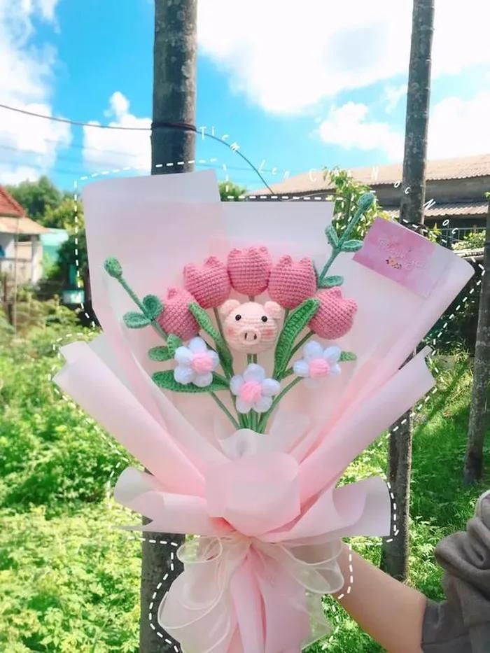 Theo chủ các cửa hàng, hoa len được ưa chuộng vì mẫu mã đa dạng, lạ, bắt mắt...