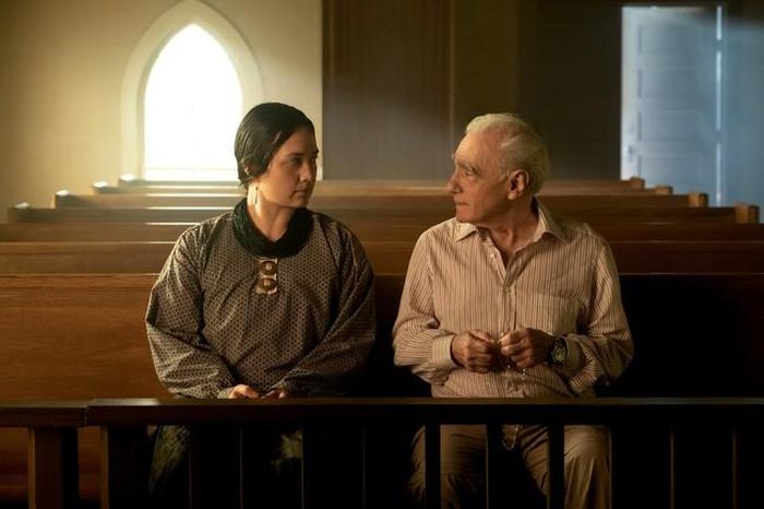 Lily Gladstone và nam đạo diễn gạo cội Martin Scorsese (phải)