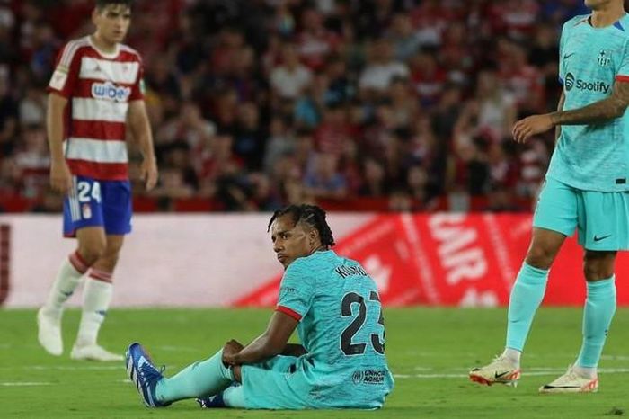 Những chấn thương của các hậu vệ trụ cột như Kounde mang tới sự lo âu cho Barcelona