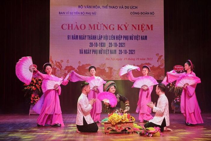 Một chương trình văn nghệ kỷ niệm ngày 20/10. (Ảnh: Bộ VHTTDL)