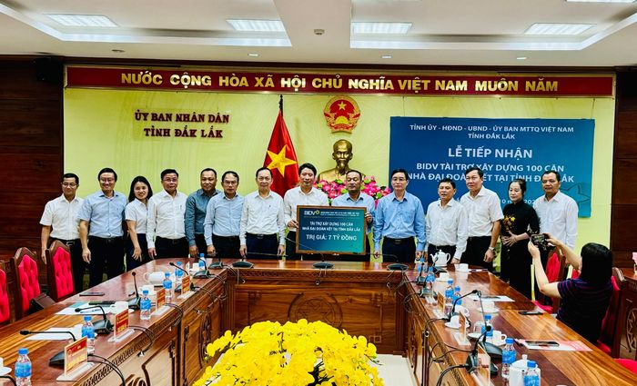 BIDV tài trợ 100 căn nhà Đại đoàn kết cho người nghèo tỉnh Đắk Lắk.