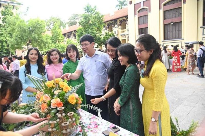 Thứ trưởng Nguyễn Thanh Tịnh động viên các đội thi.