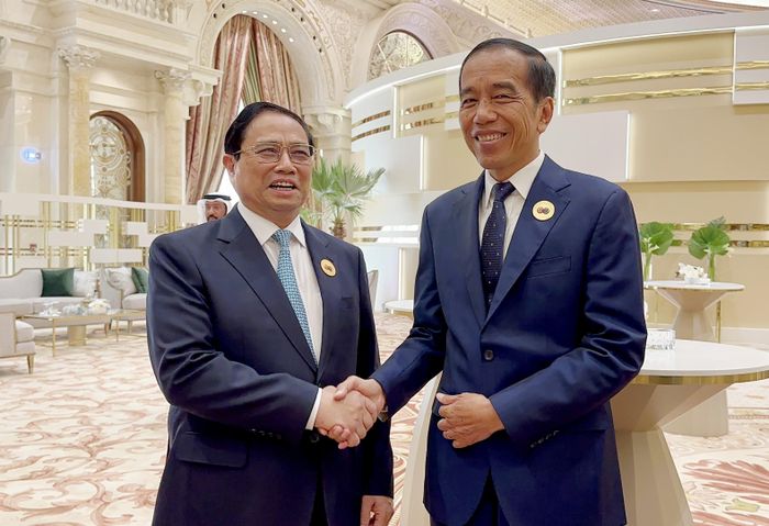 Thủ tướng Phạm Minh Chính và Tổng thống Indonesia. Ảnh: TTXVN