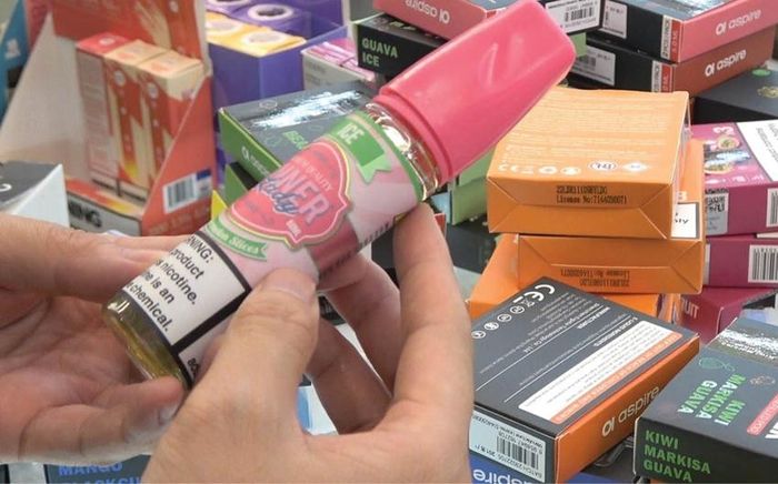 Thuốc lá điện tử nhiều hương liệu khiến giới trẻ tò mò, dễ bị rủ rê dùng thử. Ảnh: Công an tỉnh