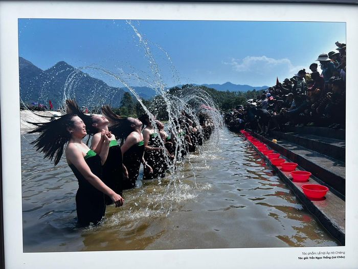 Lễ hội Áp Hô Chiêng. Ảnh: Trần Ngọc Thắng.