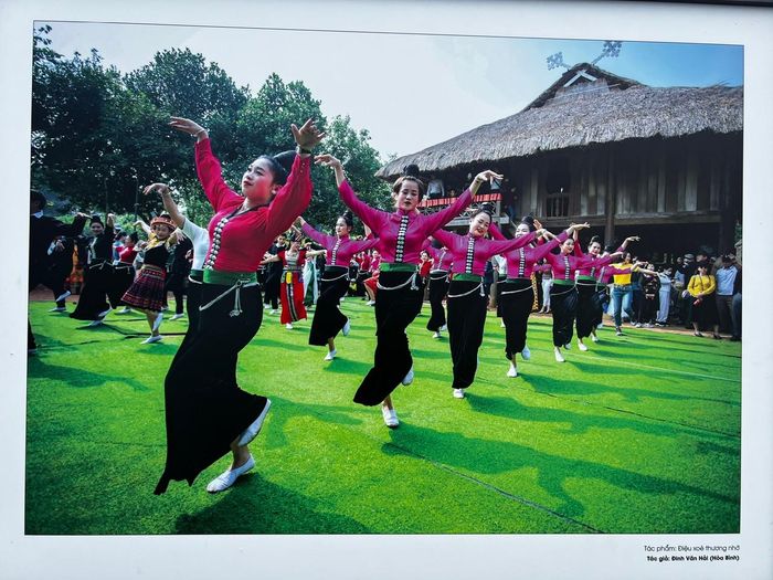 Điệu xòe thương nhớ. Ảnh: Đinh Văn Hải
