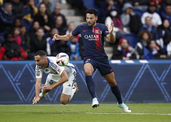 Strasbourg một lần đưa bóng vào lưới PSG nhưng không được công nhận vì lỗi việt vị