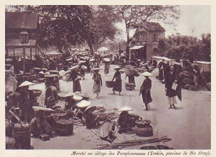 Ngọn đèn thắp dầu ở chợ