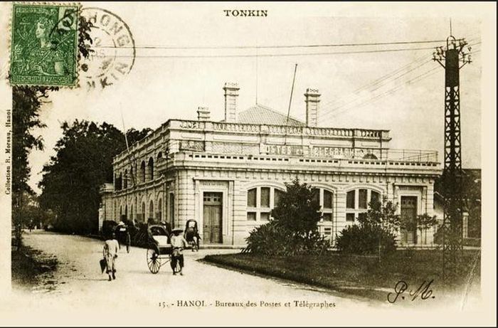Điện tín là nguồn tiêu thụ điện sớm nhất. Ảnh chụp nhà dây thép Hà Nội