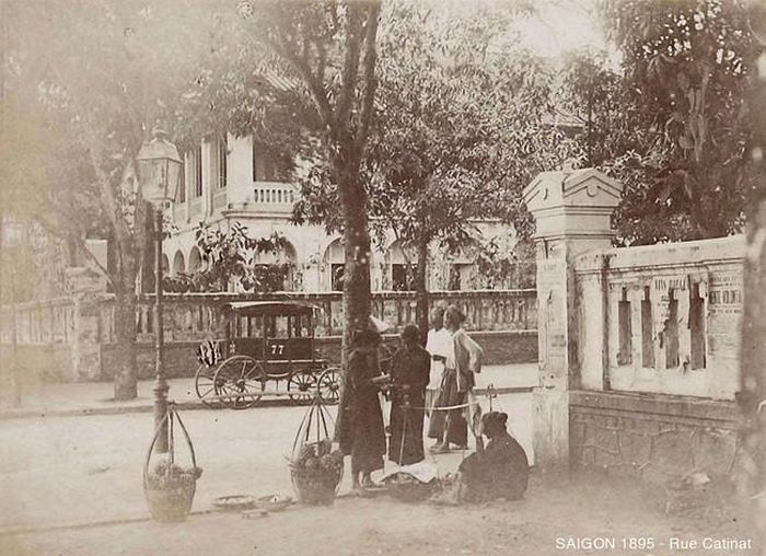 Ngọn đèn thắp dầu ở Hải Phòng
