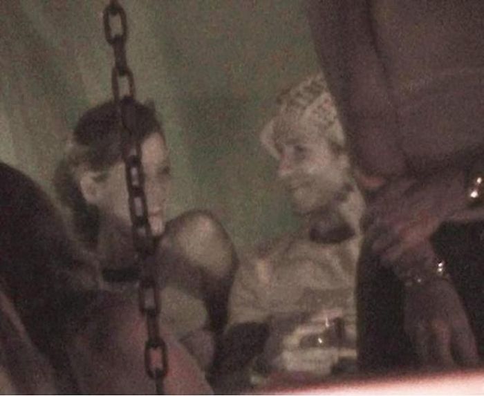 Paparazzi săn được ảnh Rebecca Loos và David Beckham bên nhau ở hộp đêm