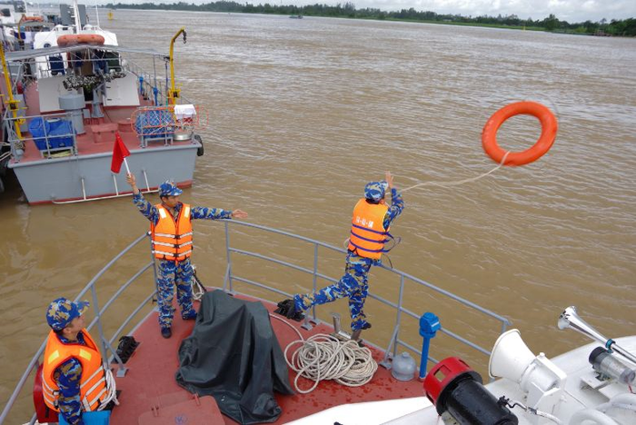  Thực hành huấn luyện cứu hộ, cứu nạn.