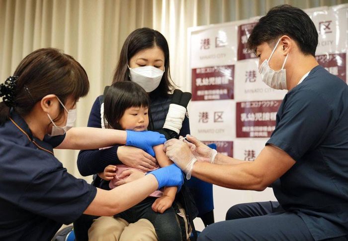 Chính phủ Nhật Bản kêu gọi người dân duy trì các biện pháp phòng lây nhiễm cúm cẩn trọng như với Covid-19.