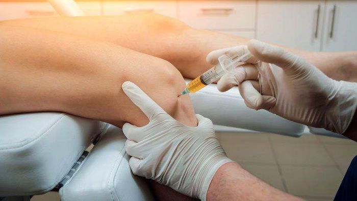 Cẩn trọng khi dùng thuốc tiêm trị đau khớp.