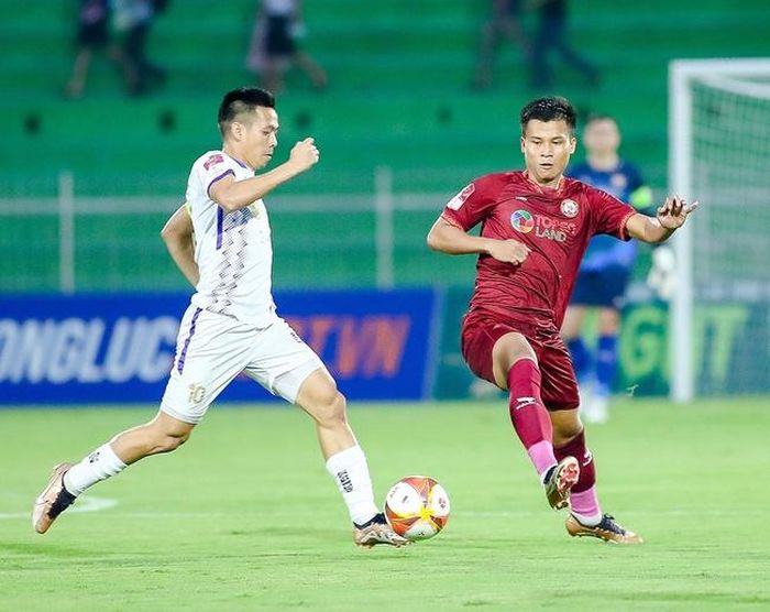Văn Quyết gặp sự cố ở sân Bình Định khiến mùa giải 2023 không như ý cho anh lẫn CLB. Ảnh: BĐFC