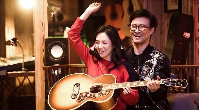 Chương Tử Di và Uông Phong nảy sinh tình cảm sau khi cùng được mời hát trên sân khấu