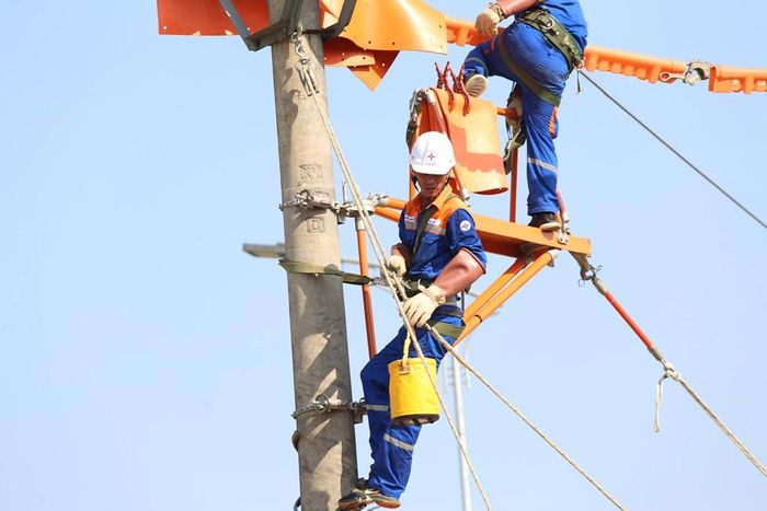 Tổng công ty Điện lực miền Bắc sẵn sàng các phương án ứng phó diễn biến thời tiết nắng nóng cực đoan, đảm bảo cung ứng điện. Ảnh: Đức Dũng/BNEWS/TTXVN