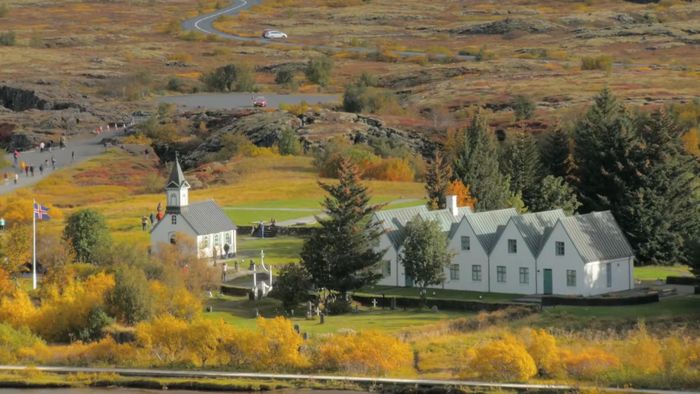 Nhưng tại Iceland, địa hình không có ao cạn nên muỗi không có nơi đẻ trứng tạo ấu trùng