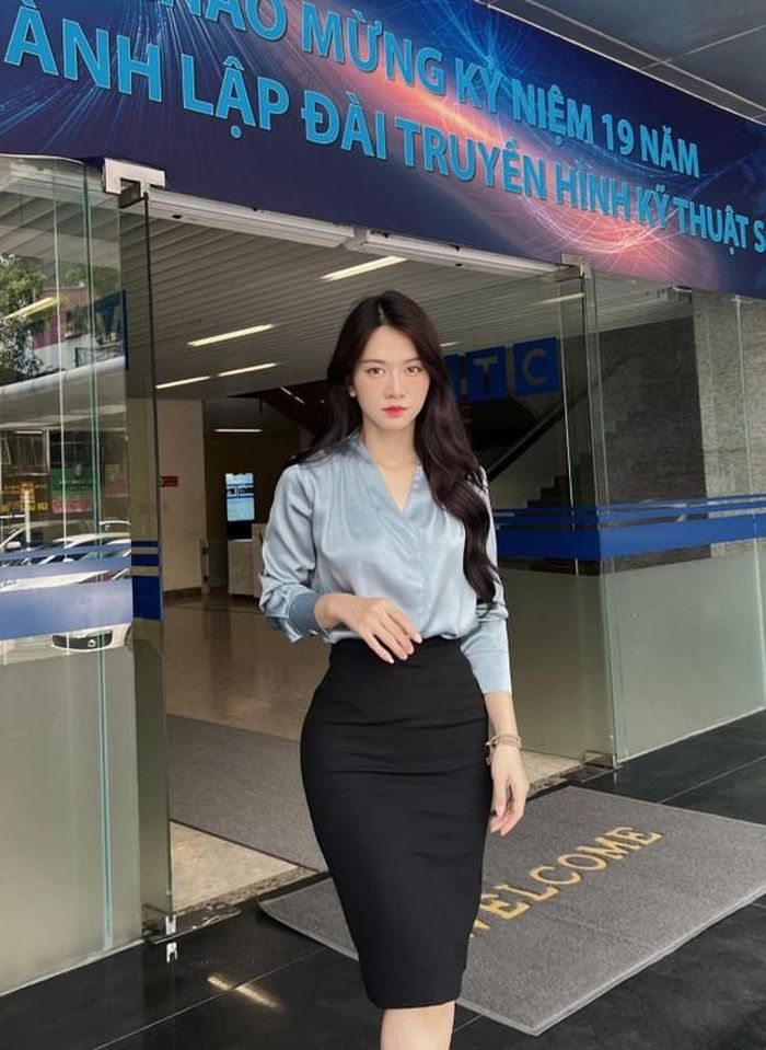 Từ khi lên sóng truyền hình với vai trò MC, Lê Bống chưa vướng phải sự cố thời trang nào.