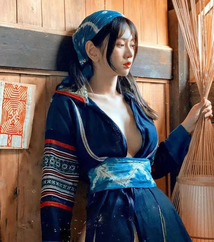 Hot girl Lê Bống nổi tiếng khi bị cho là "thảm họa" với những bộ cánh kiệm vải, phong cách ăn mặc quá đỗi phóng khoáng, táo bạo.