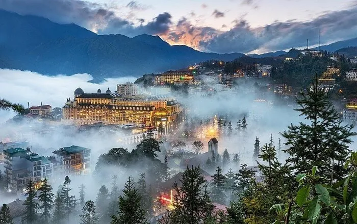 Sa Pa mơ màng trong sương.