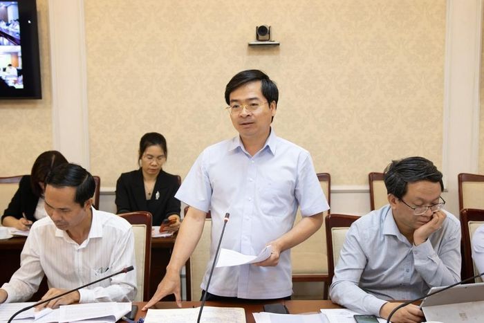 Các Cục, Vụ, Viện của Bộ Xây dựng tham gia giải đáp vướng mắc, kiến nghị của từng địa phương tại Hội nghị.
