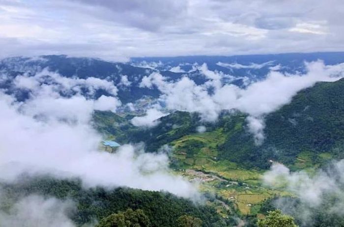 Bản Nậm Nghiệp trong mây.