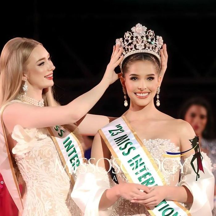 Andrea Rubio đã góp phần đưa quốc gia Latinh đoạt chiếc vương miện thứ 9 của cuộc thi sắc đẹp Miss International.