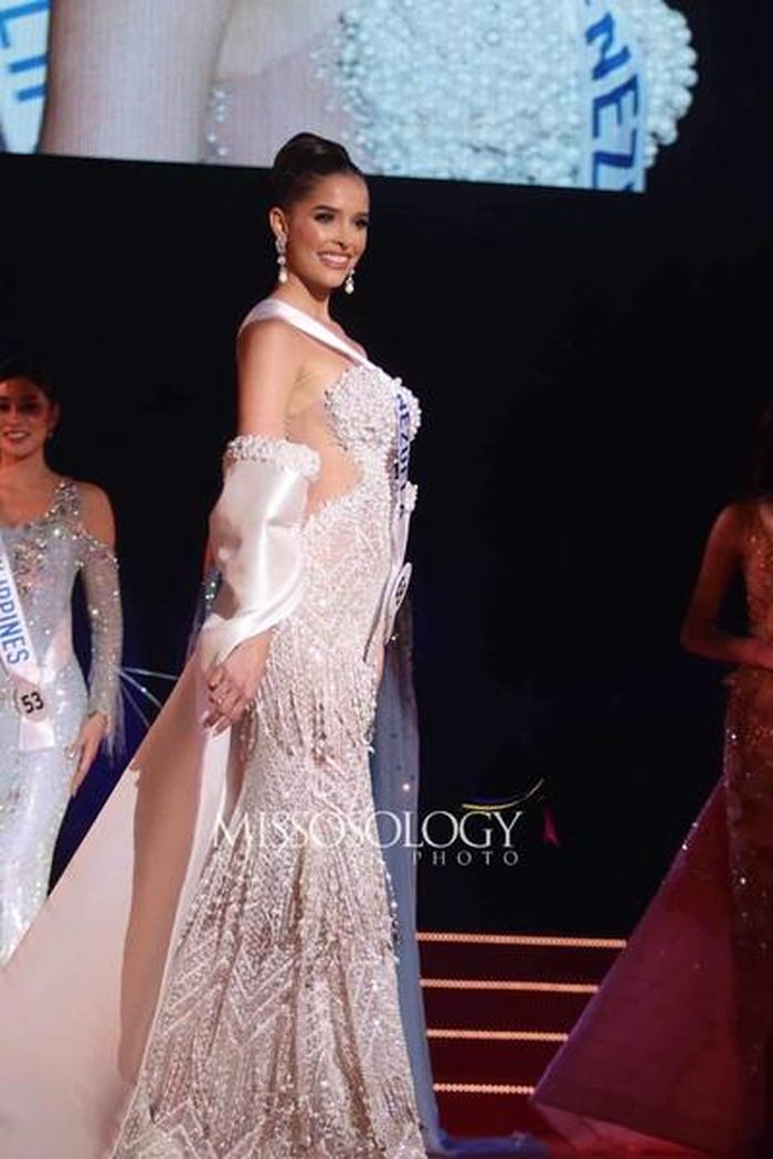 Đặc biệt, tân Miss International là mỹ nhân được các chuyên gia quốc tế đánh giá cao ở nhiều bảng xếp hạng từ khi bắt đầu cuộc thi.