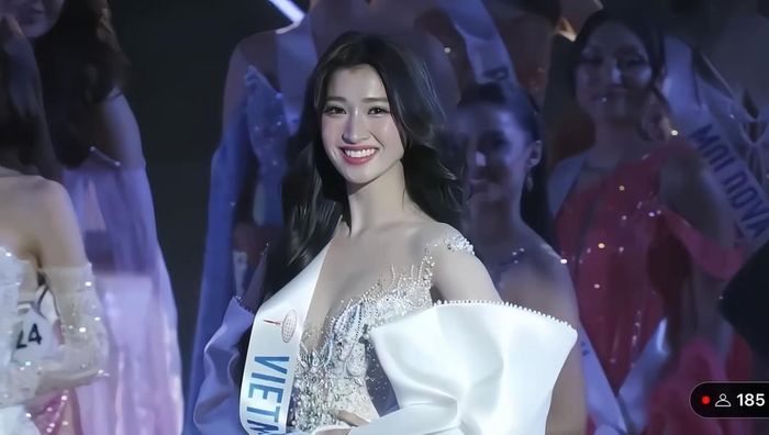 Đại diện của Việt Nam – Á hậu Phương Nhi lọt vào top 15 chung cuộc. Cô giành giải phụ Người có làn da đẹp nhất.