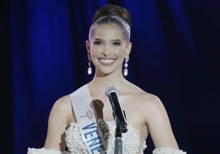 Andrea Rubio hiện là cử nhân ngành Truyền thông xã hội và đang là nhà báo, người mẫu chuyên nghiệp tại quê nhà.